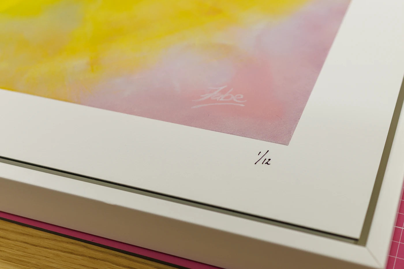 Firma di Heartflare e numero di edizione scritto a mano 1/12